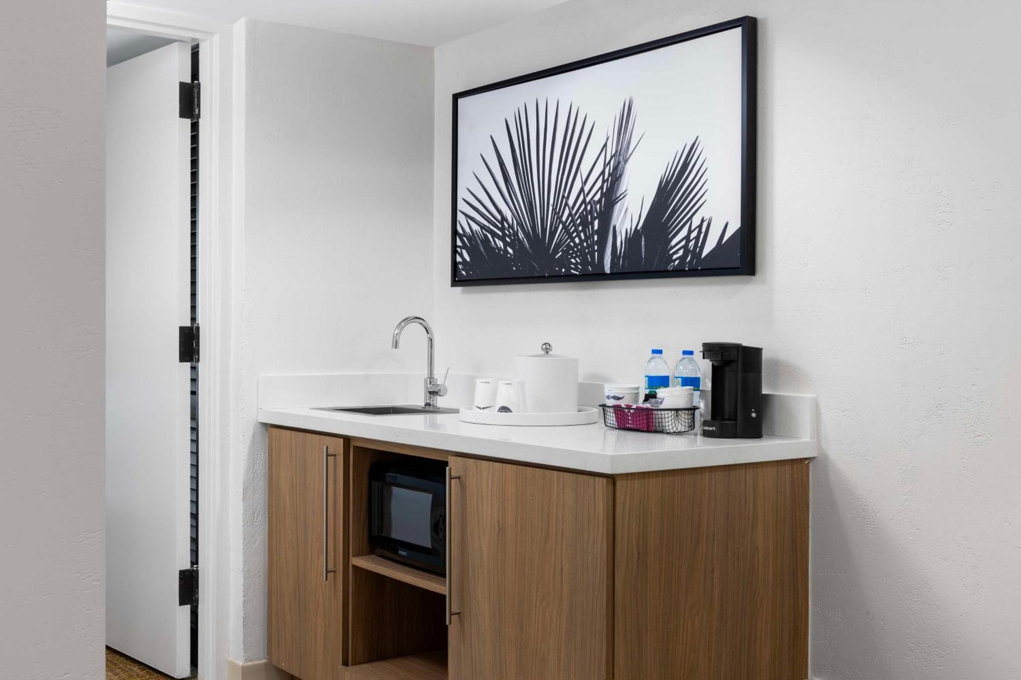 Hampton Inn & Suites San Juan Carolina Exteriör bild